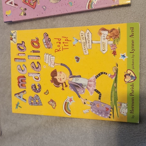 Amelia Bedelia books (4 set) - Picture 5 of 6